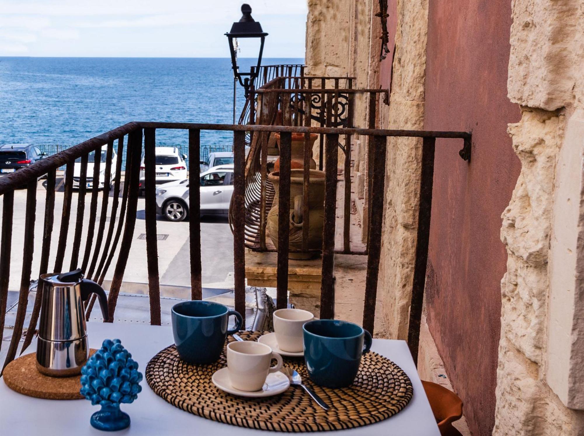 Palazzo Bozzanca Apartments By Wonderful Italy Сиракуза Екстериор снимка